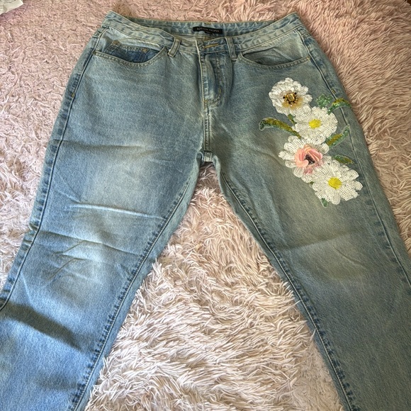 Boston Proper Daisy Embellished Jeans Size 10 Bling Flowers Light Wash - Picture 4 of 8